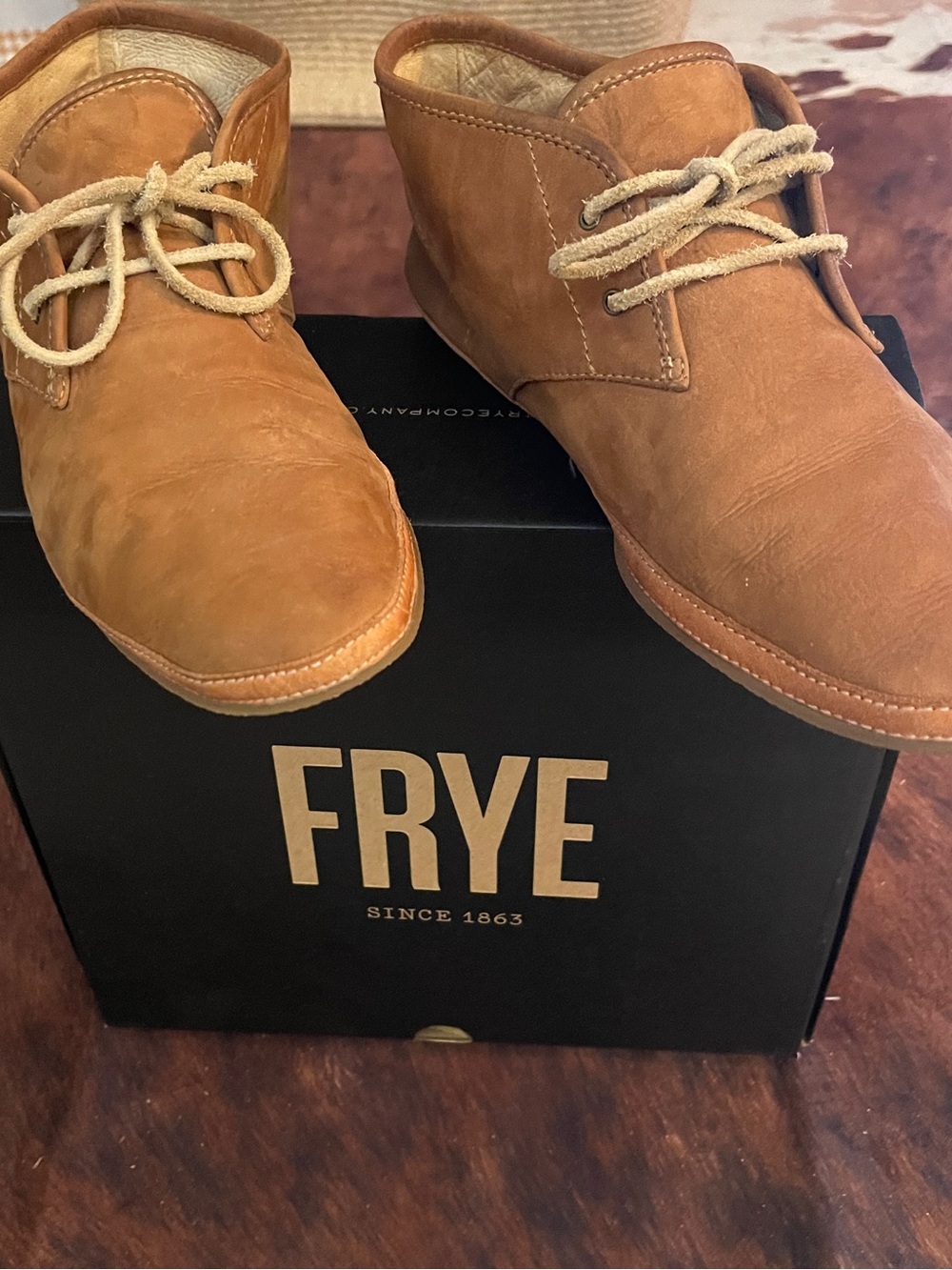 Frye Ladies size 11 Tan Suede Chukka Booties